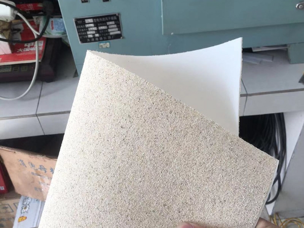 非瀝青基自粘膠膜（白砂）